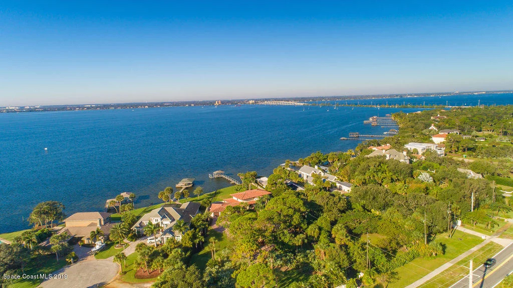 Photo of 3300 N Riverside Drive N