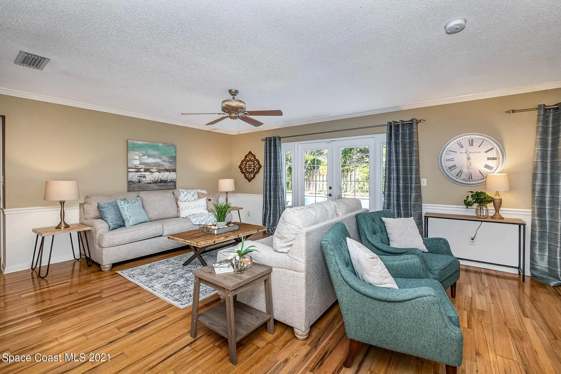 Photo of 201 S Riverside Drive