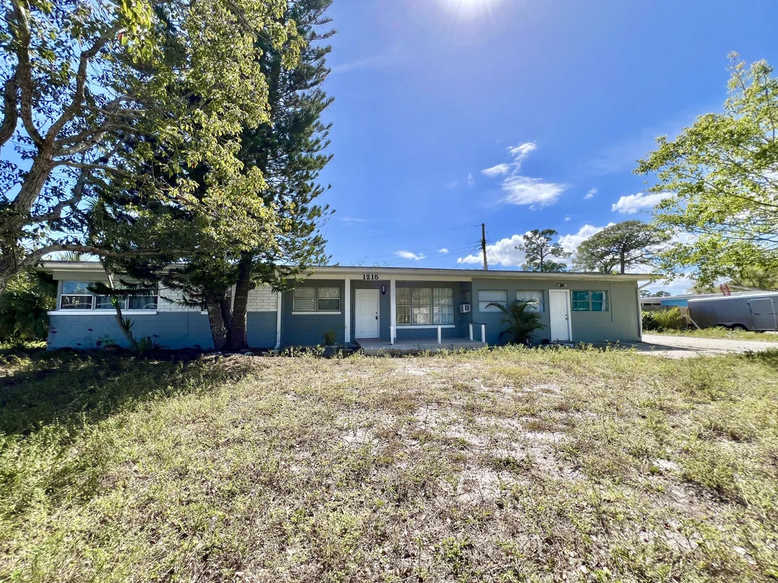 Photo of 1215 Alamanda Lane