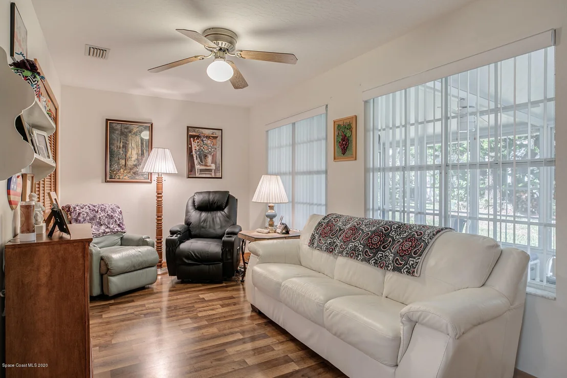 Photo of 4130 Twin Oaks Boulevard
