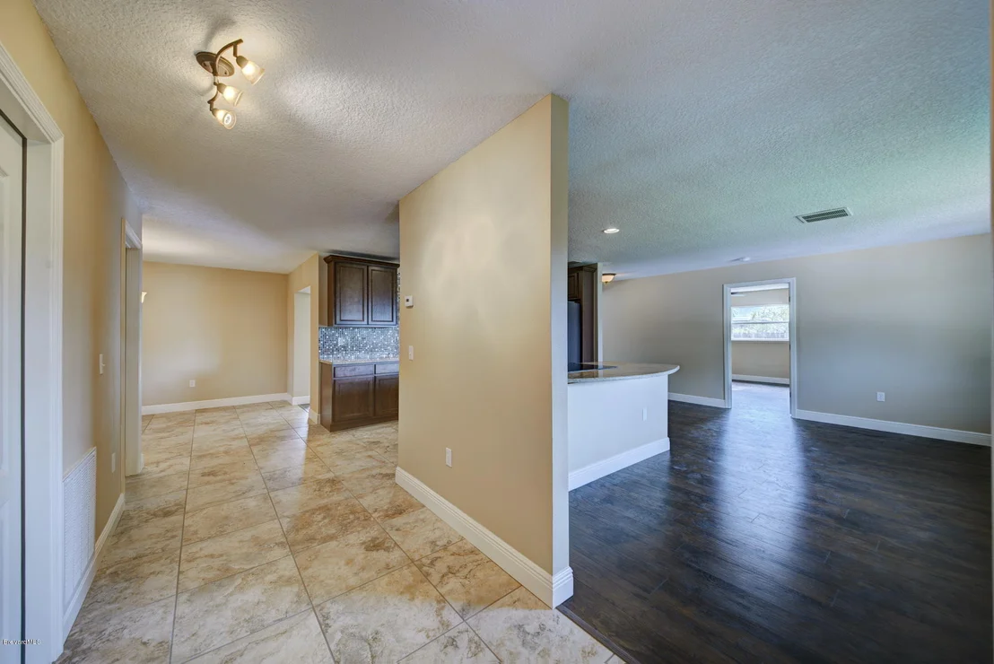 Photo of 516 Banyan Way