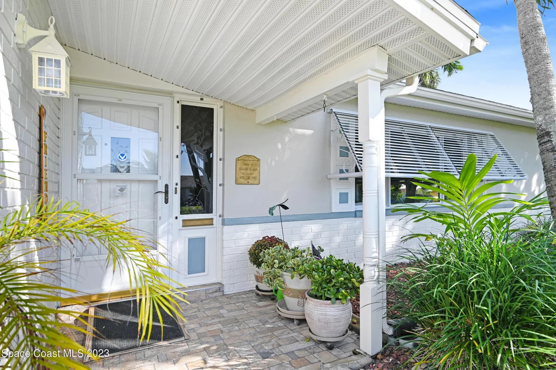 Photo of 405 Thrush Drive