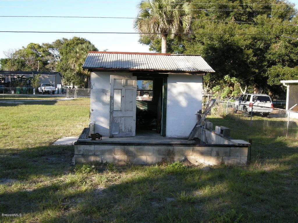 Photo of 323 Iris Street