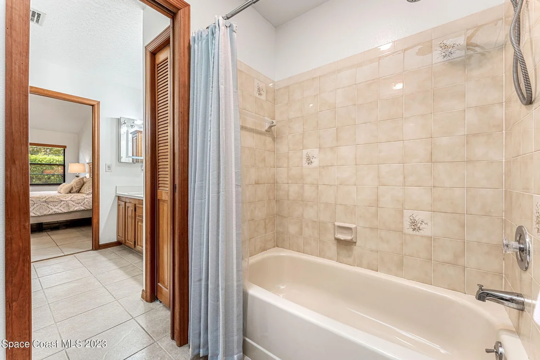 Photo of 885 Ridge Lake Drive