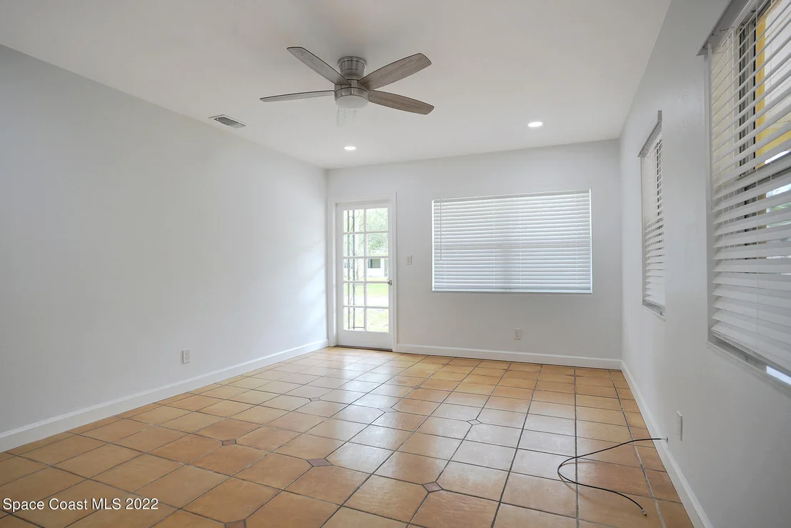 Photo of 560 Shady Lane