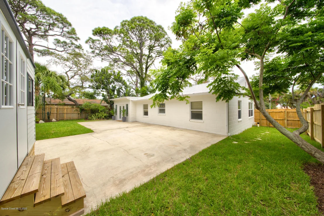 Photo of 1882 Pineapple Avenue