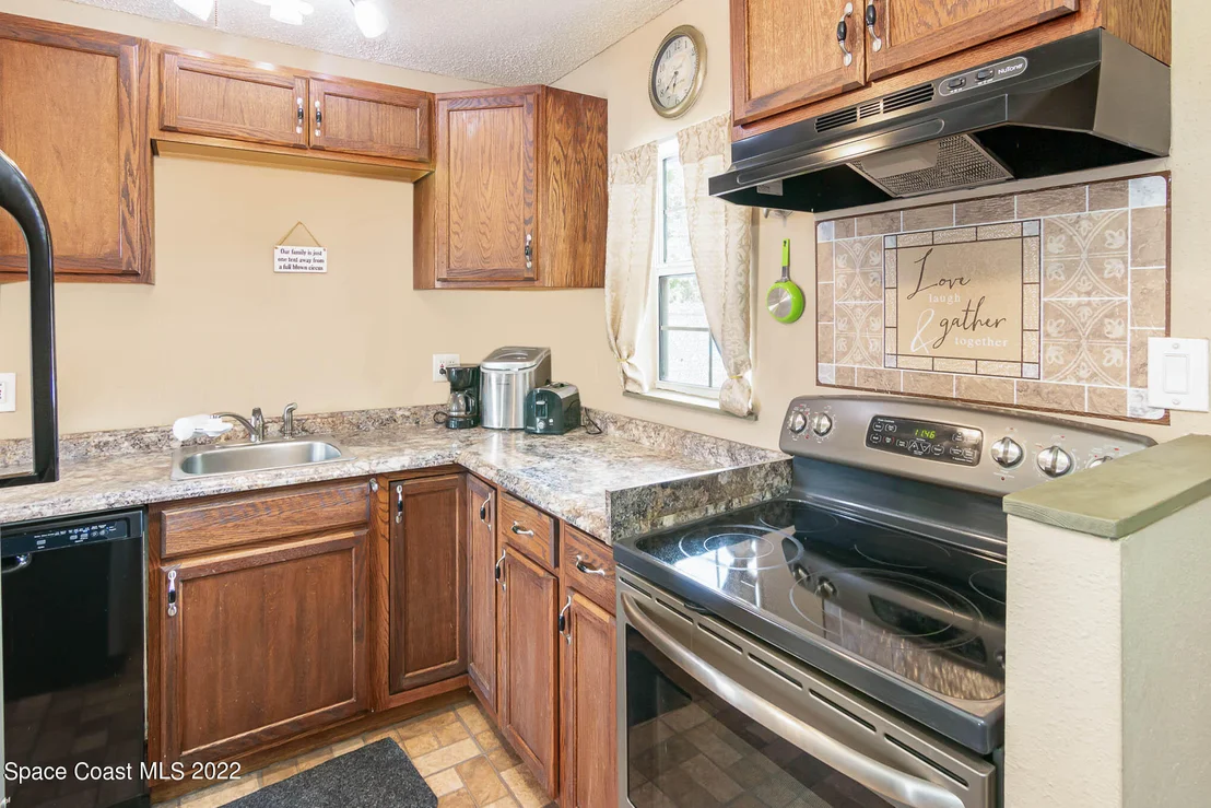 Photo of 3299 Jackson Avenue NE