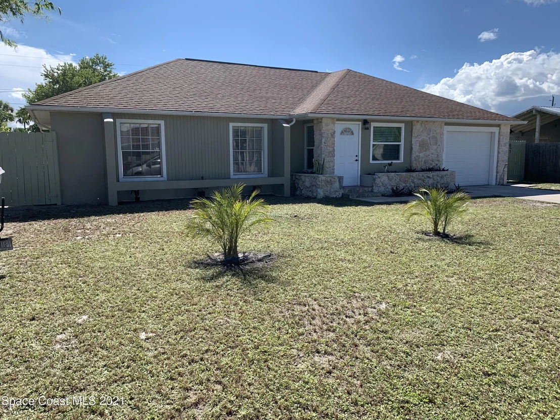 Photo of 3182 NE Edgewood Drive NE