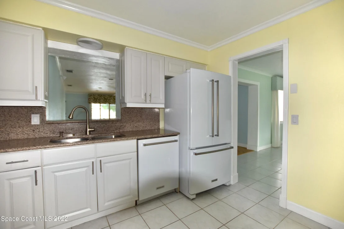 Photo of 977 Kings Post Road