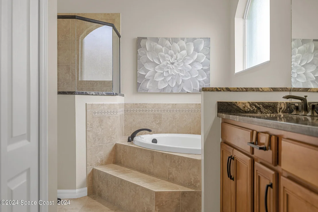 Photo of 1878 Windbrook Drive SE