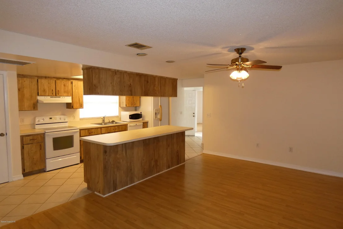 Photo of 2101 Gunpowder Drive NE