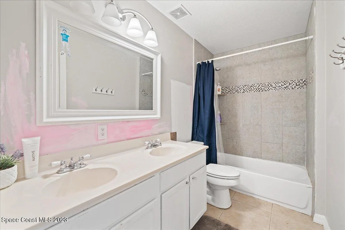 Photo of 6041 Ridge Lake Circle