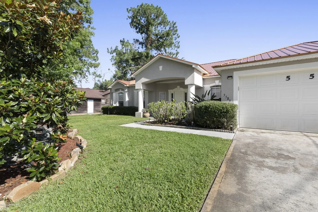 Photo of 5585 Graham Street