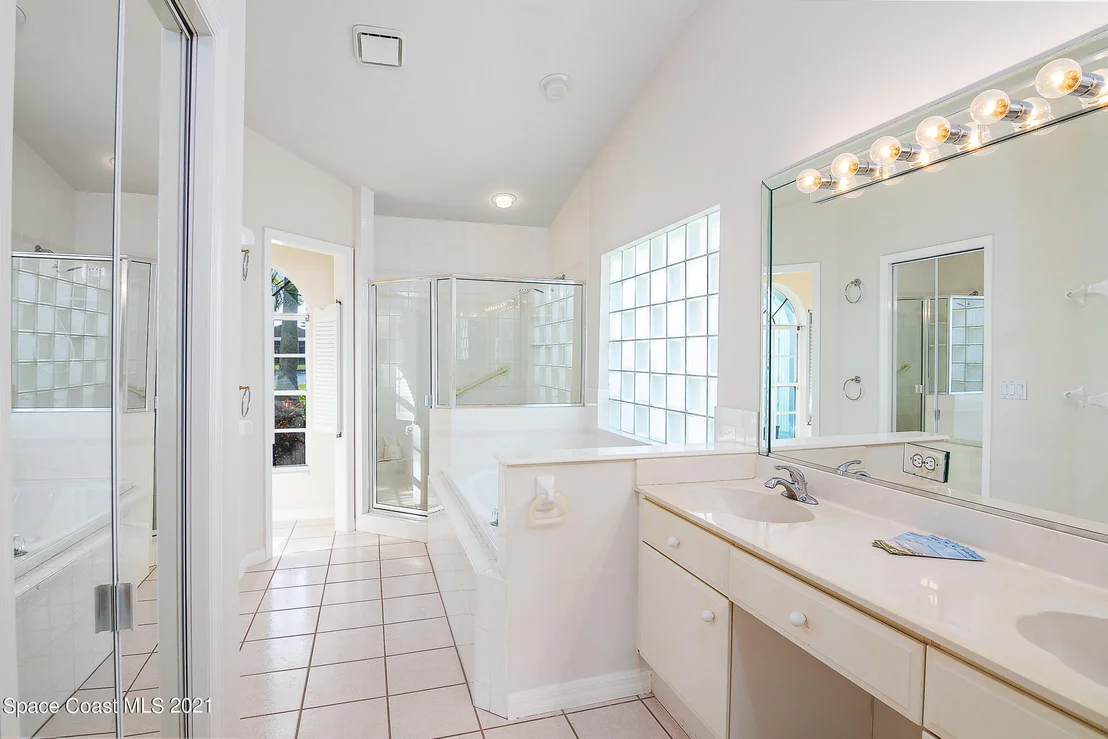 Photo of 2378 Golf Vista Boulevard
