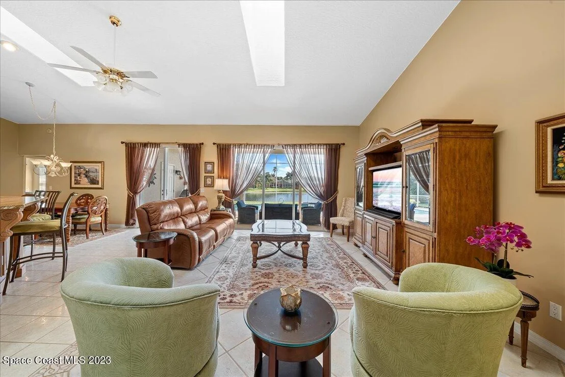 Photo of 369 Lake Victoria Circle