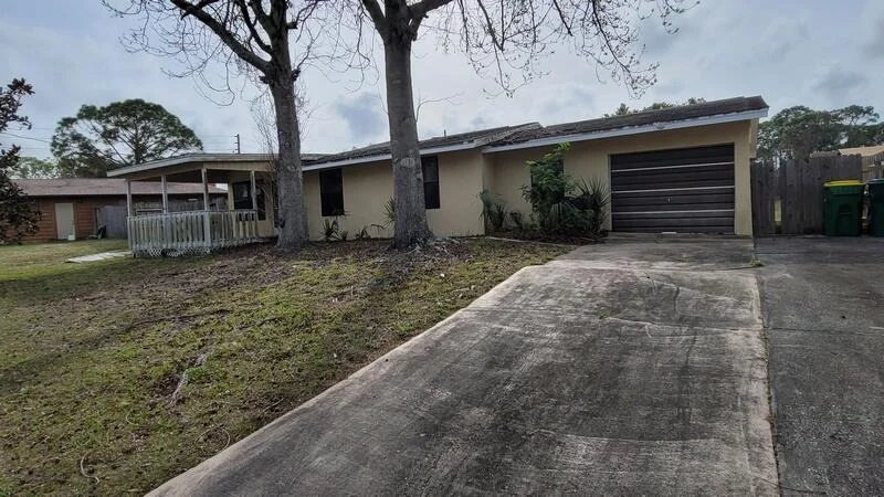 Photo of 6010 Apple Avenue