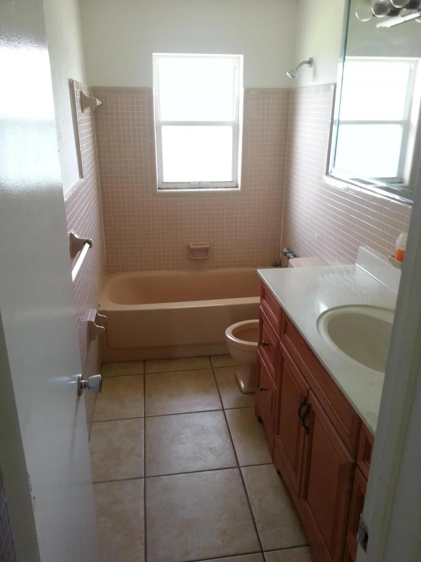 Photo of 915 Hall Street