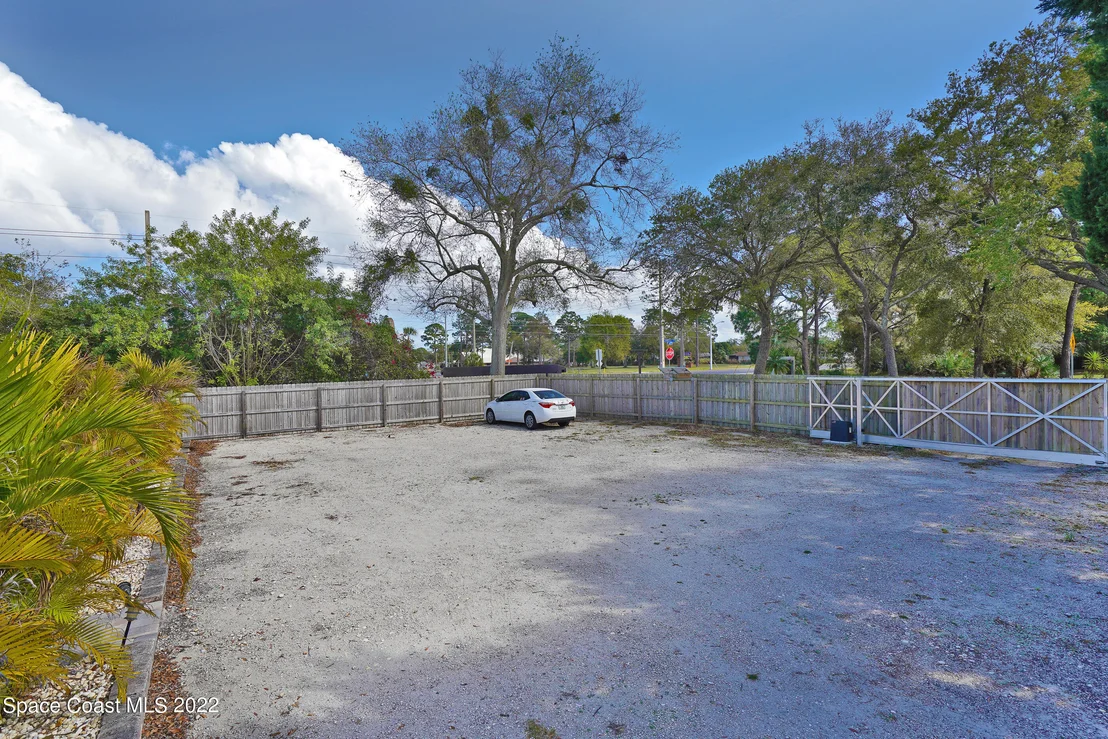 Photo of 1814 Oak Drive N