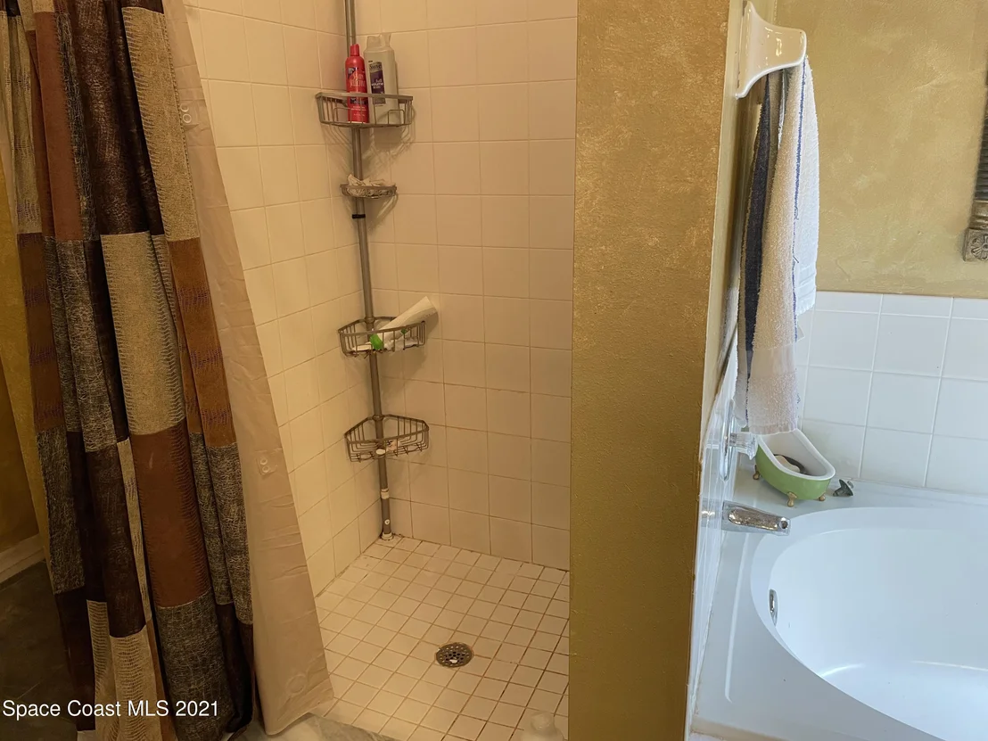 Photo of 751 Becker Avenue NE