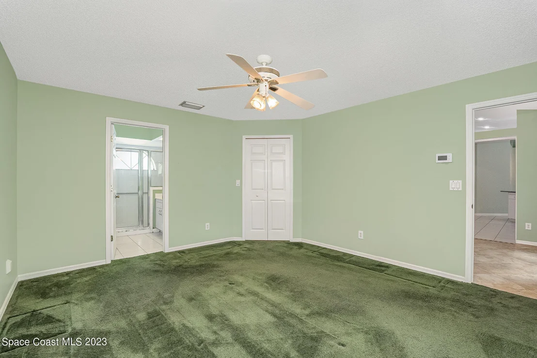 Photo of 4335 South Lakes Circle
