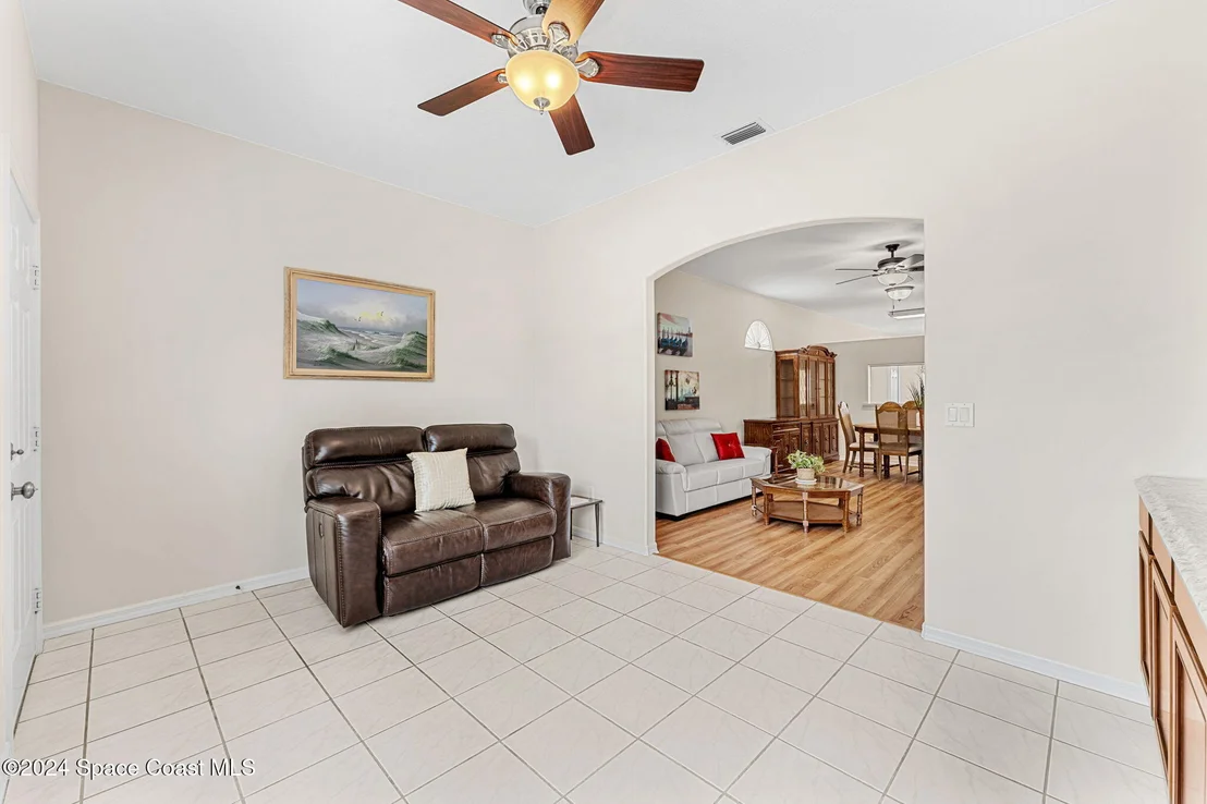 Photo of 987 S Fork Circle