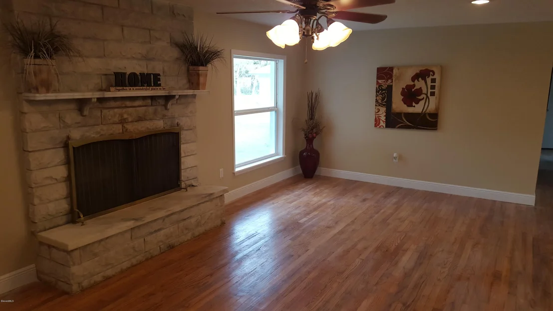 Photo of 327 Meadowood Lane