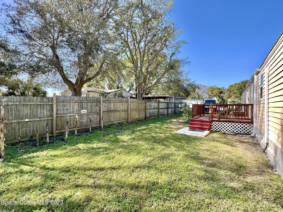 Photo of 4755 Sharpes Lake Avenue