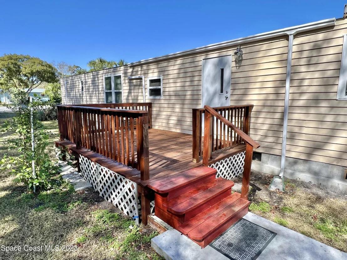 Photo of 4755 Sharpes Lake Avenue