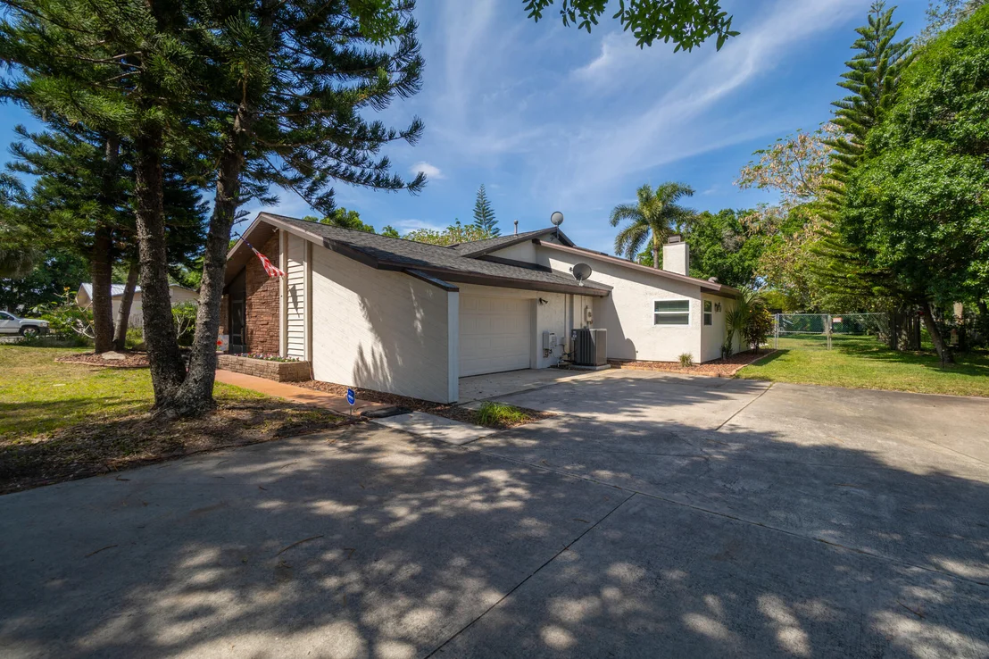 Photo of 810 Knecht Road NE