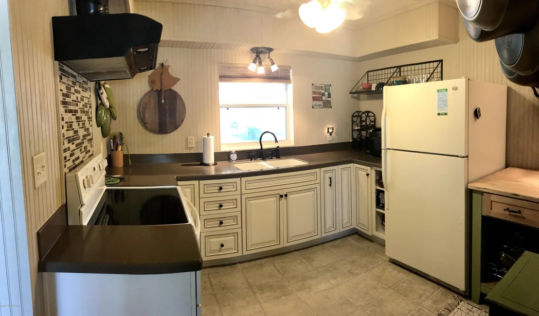 Photo of 727 Banyan Drive