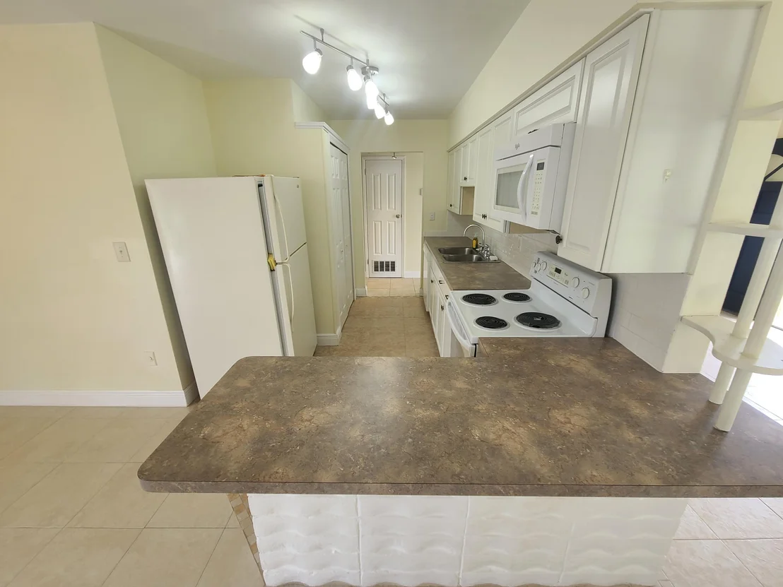 Photo of 408 Iris Lane