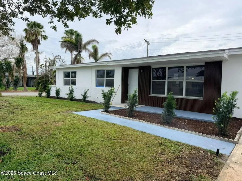 Photo of 205 Melaleuca Drive E