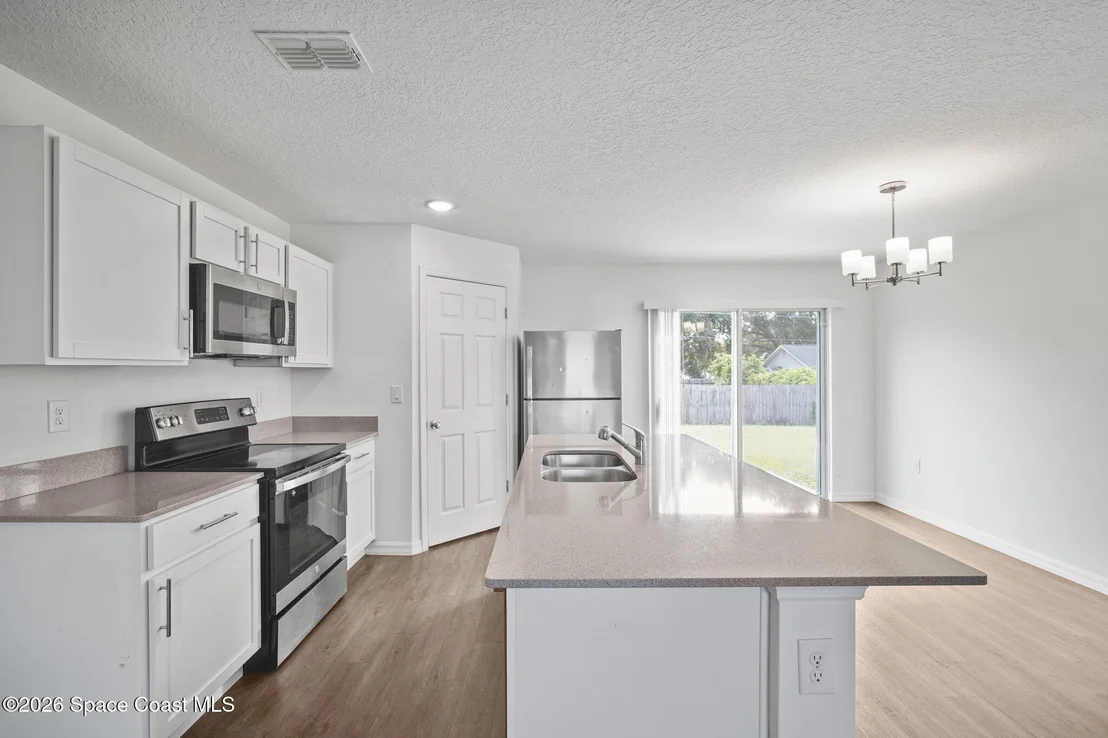 Photo of 549 Eldron Boulevard SE