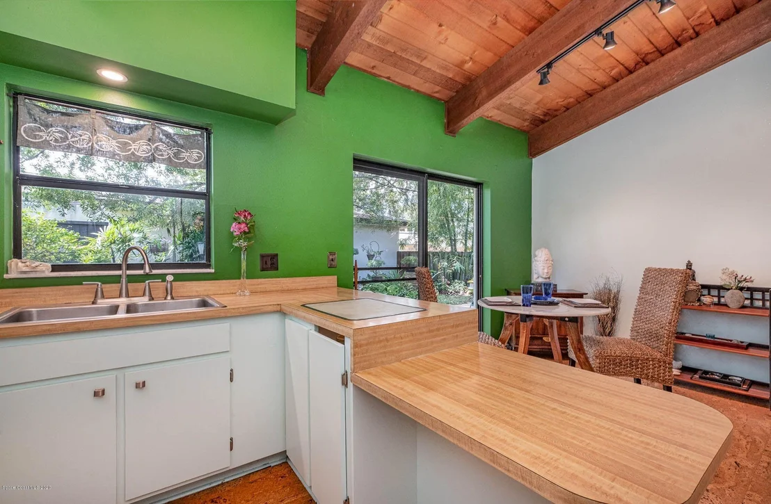 Photo of 303 Myrtlewood Road