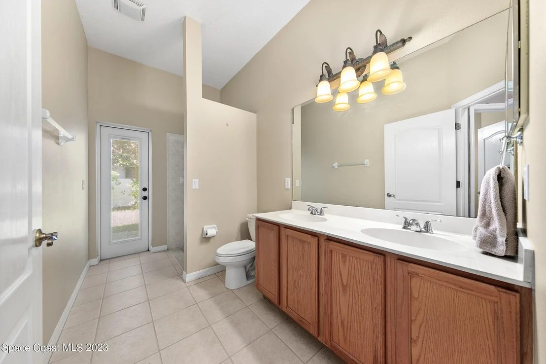 Photo of 6037 Arlington Circle