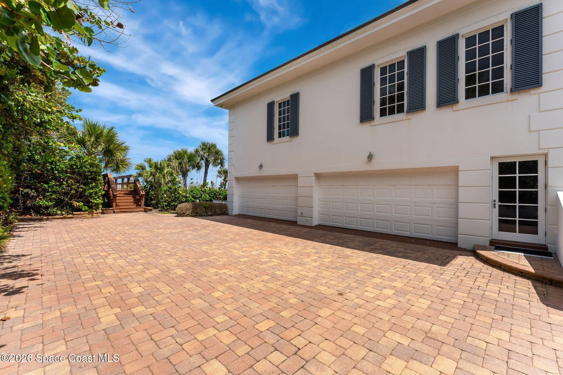 Photo of 680 Ocean Road