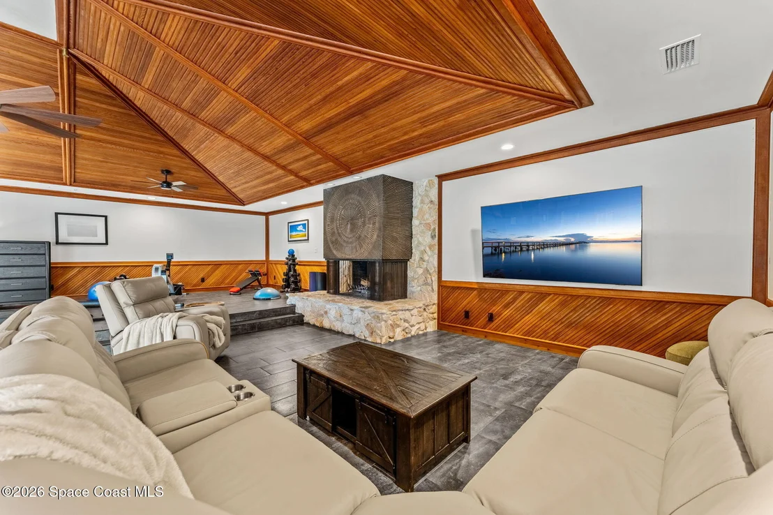 Photo of 207 Riverside Drive