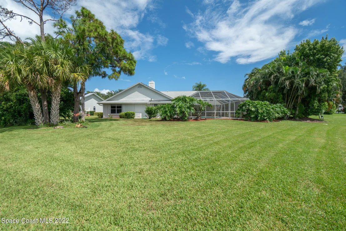 Photo of 686 Rossmoor Circle