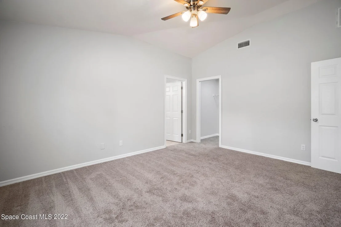Photo of 1062 Summa Boulevard