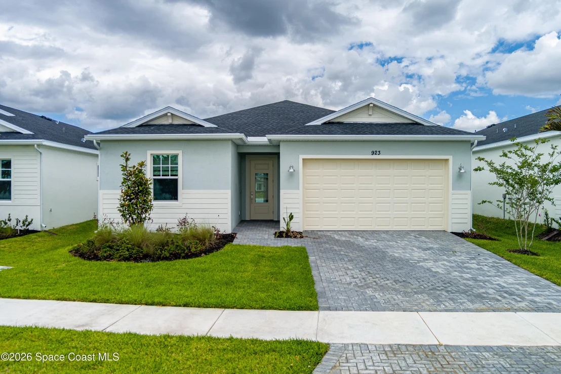 Photo of 923 Veronese Place NW