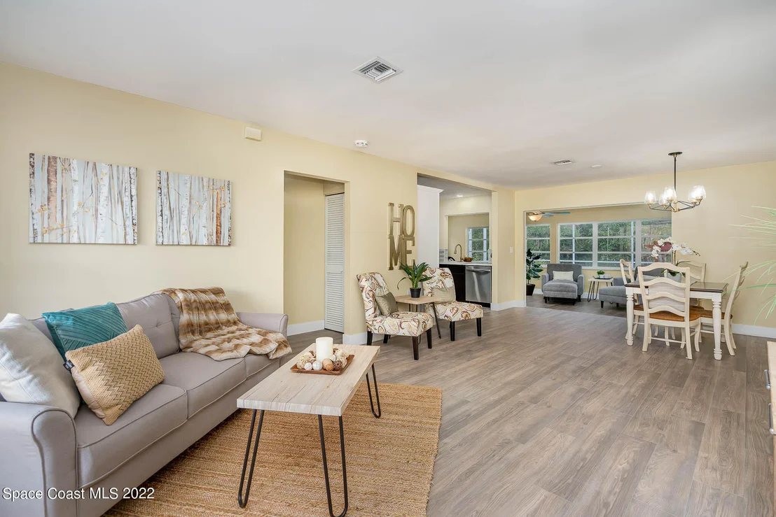 Photo of 721 Pebble Beach Avenue NE