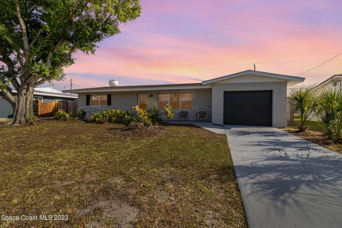 Photo of 2095 Montgomery Road
