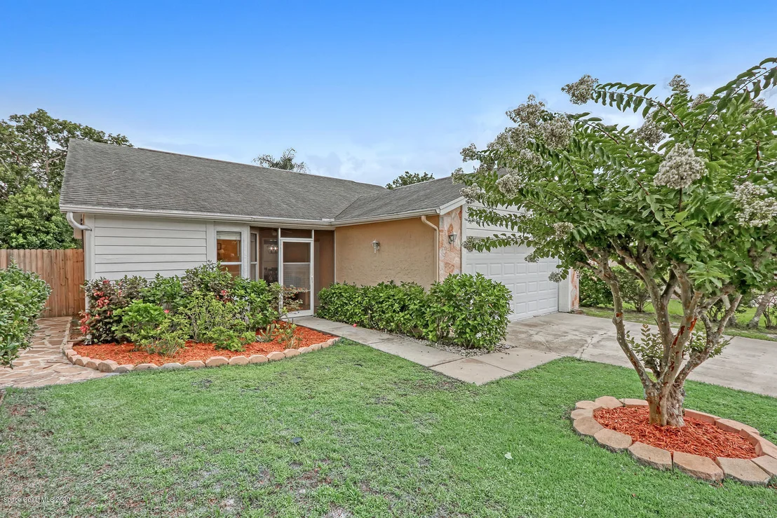 Photo of 1034 Abell Circle