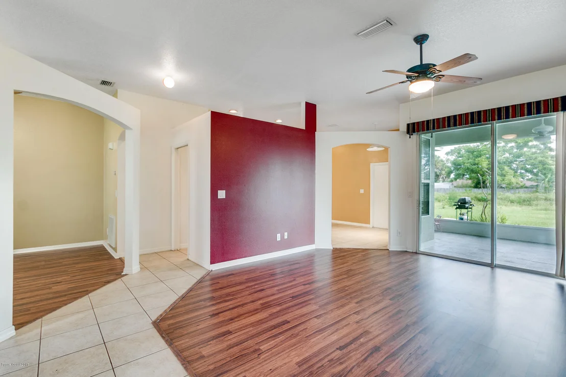 Photo of 899 Lyons Circle NW