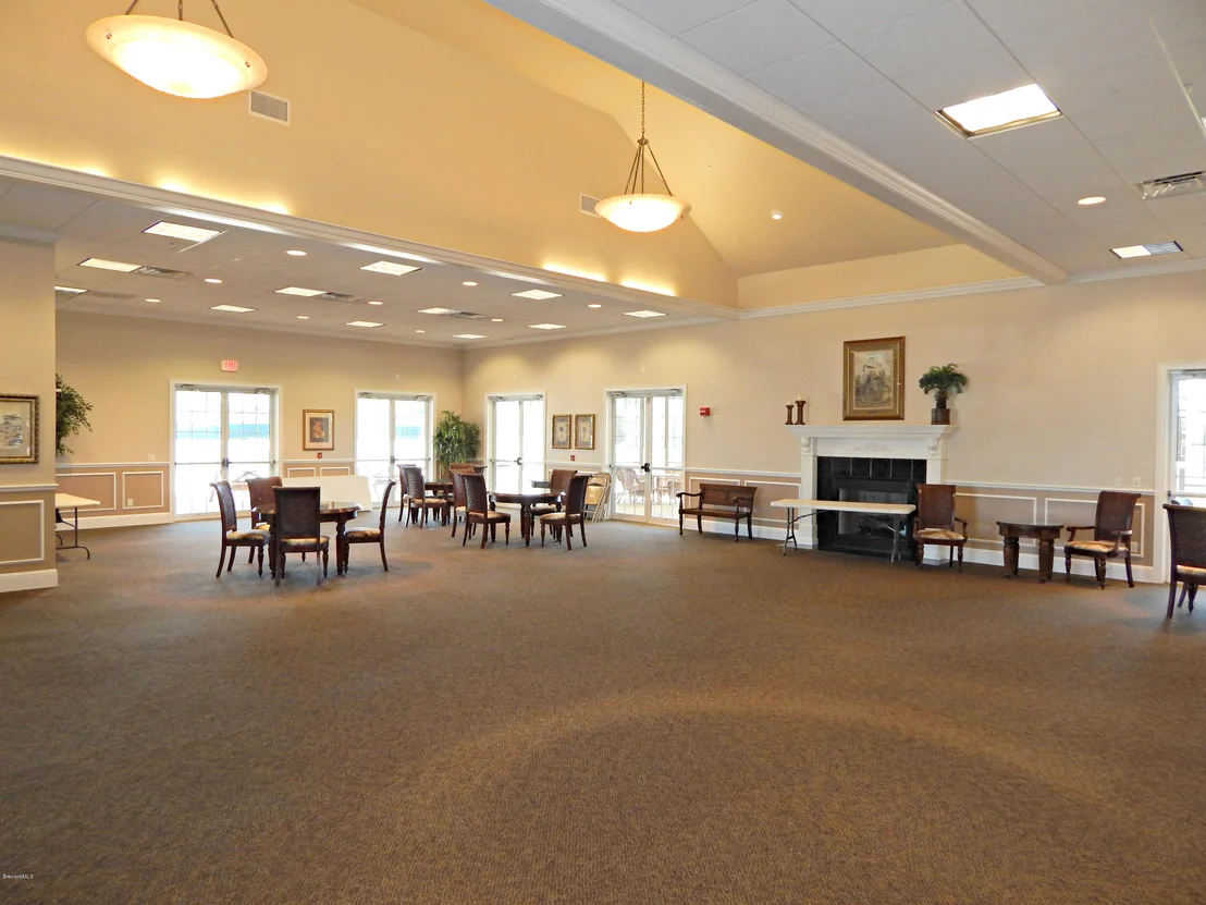 Photo of 211 SE Devlin Court