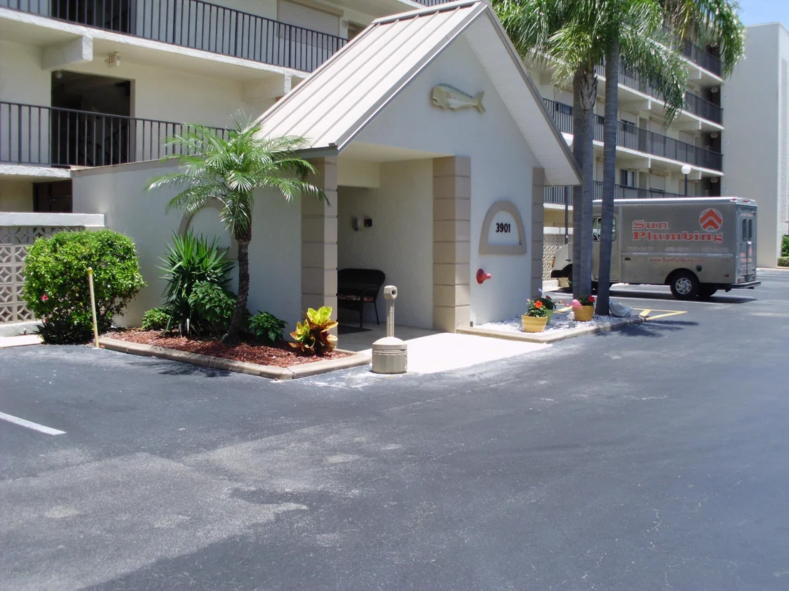 Photo of Unit 205 at 3901 Dixie Highway NE