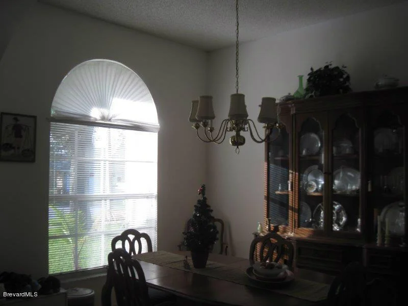 Photo of 974 Kingfisher Way