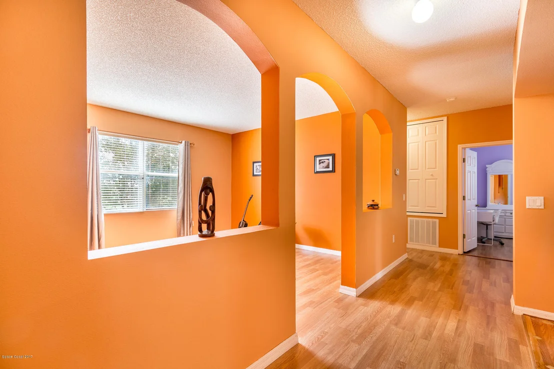 Photo of 981 Hollister Drive