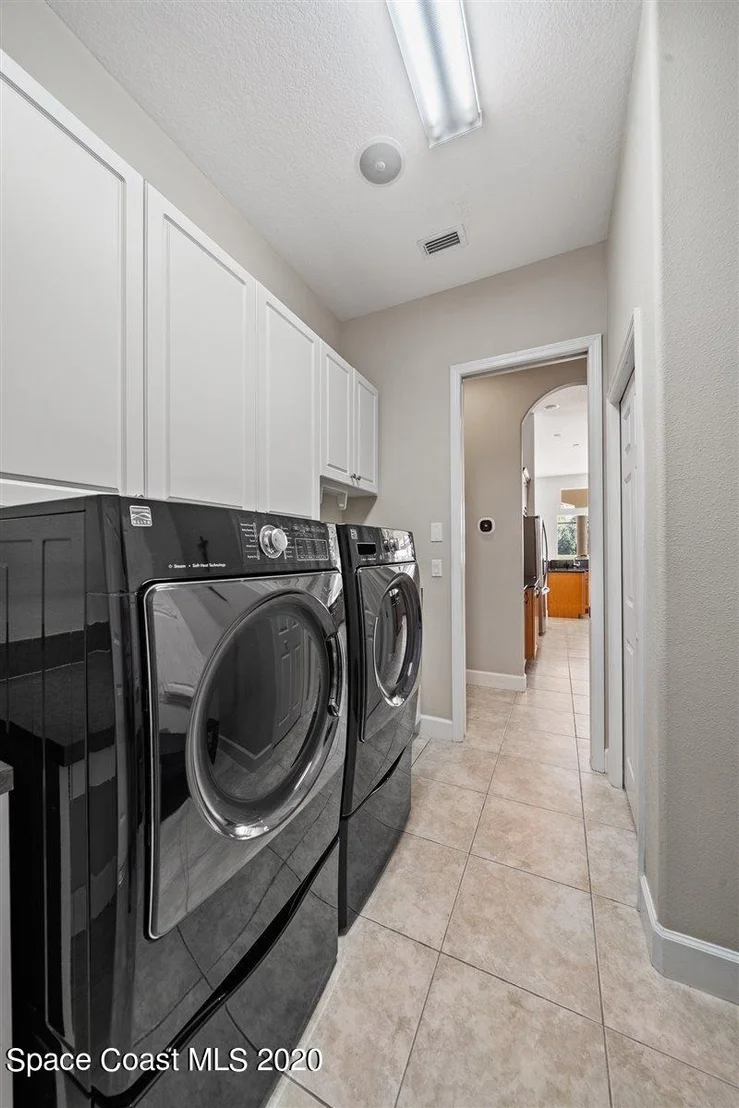 Photo of 925 Chatsworth Drive
