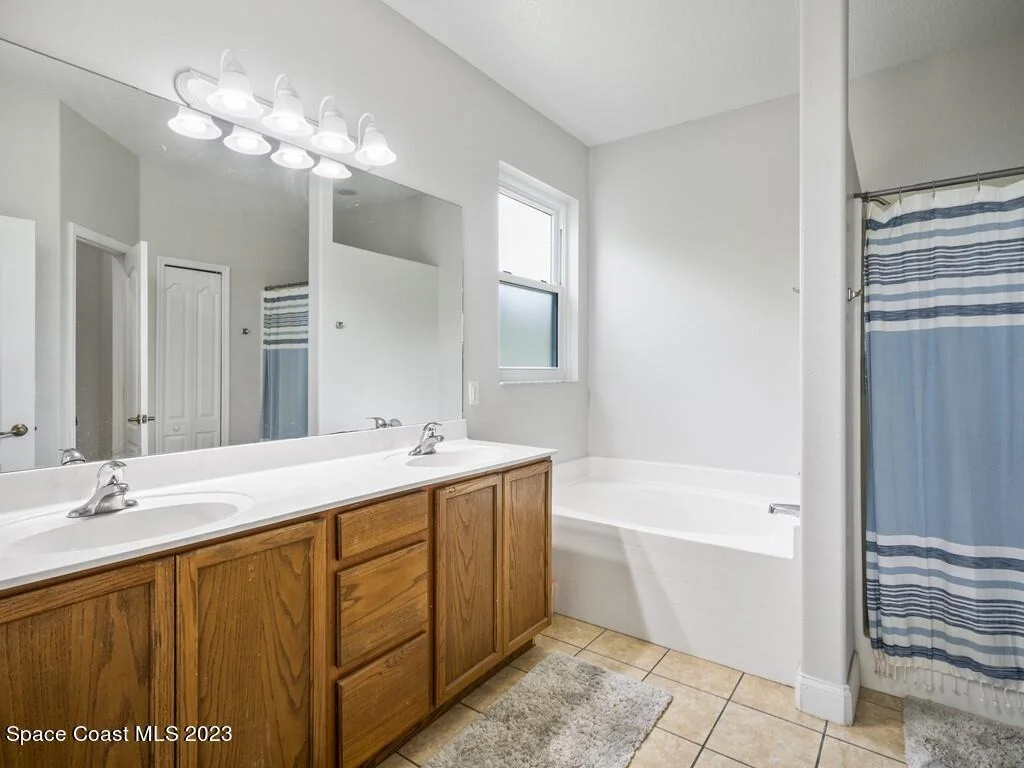 Photo of 3233 Hawthorne Avenue